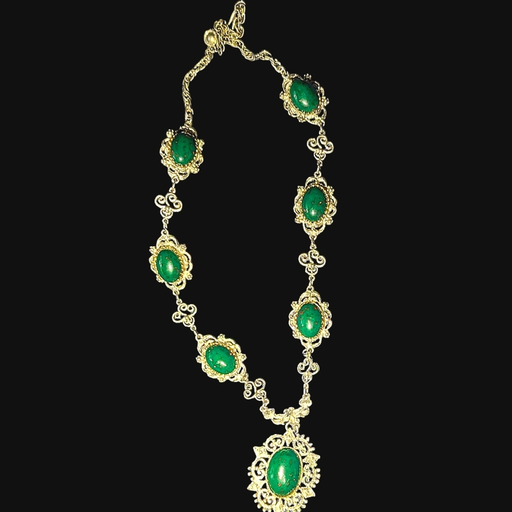 Elegant Green and Gold Necklace